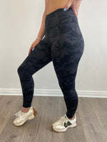 Load image into Gallery viewer, Camo Seamless Leggings
